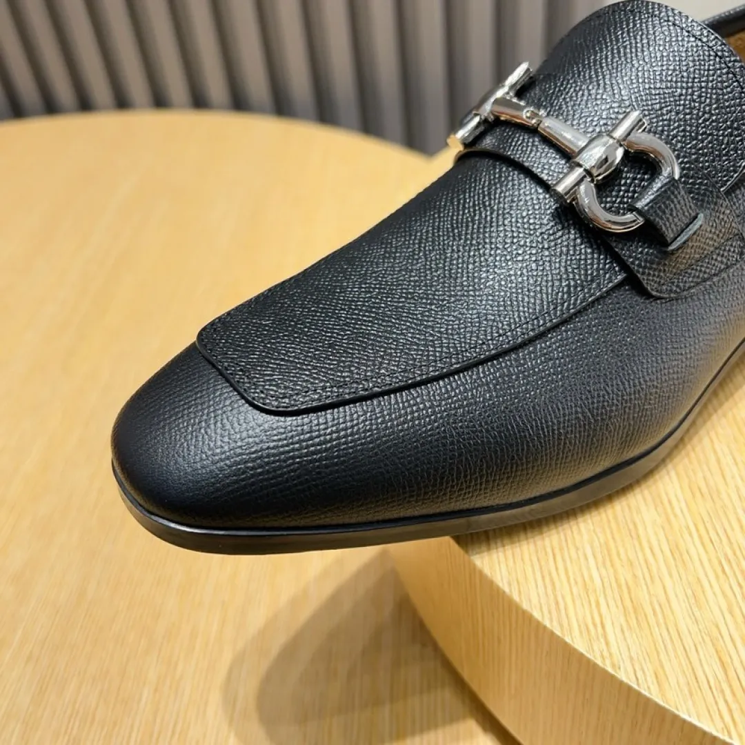 Men's Men's Shoes💰P640💰🔥《Ferragamo》👏Latest • High-end top brand luxury ~ purchasing agency, top quality ~. New fashionable business men's shoes🔜The uppers are made of original open-edge beaded cowhide➕cowhide·lining, with fine workmanship. The original stylish and soft combination wear-resistant and non-slip outsole is light and comfortable on the feet. The real thing looks better in real photos. Size: 38--44